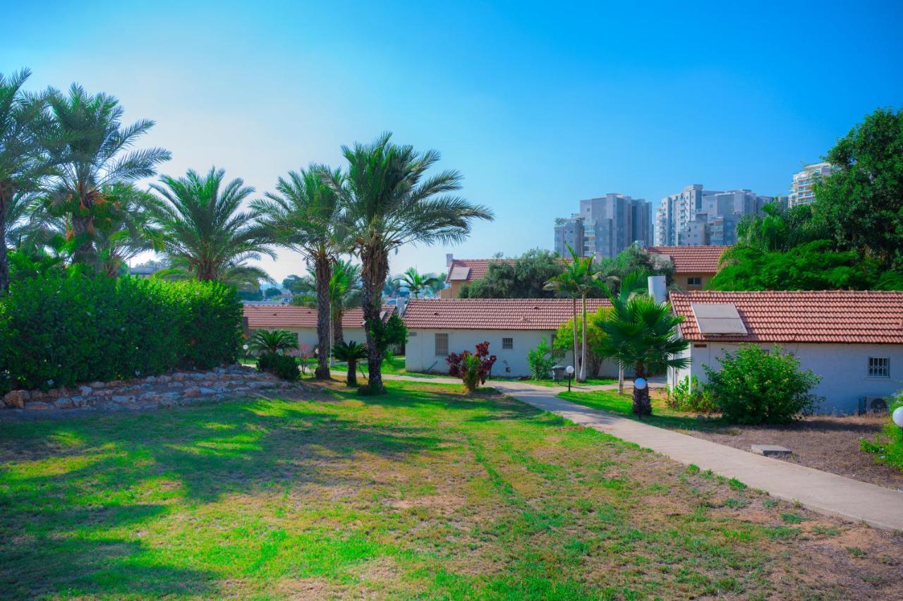 Agamim Hotel Ashkelon Esterno foto